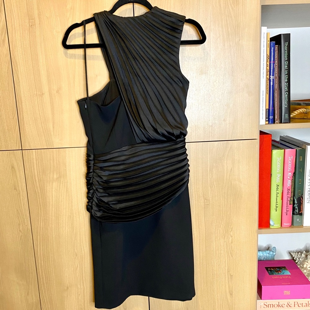 Victoria Victoria Beckham “little black dress” - Picture 4 of 6